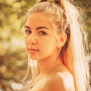 Meet your Posher, Mia